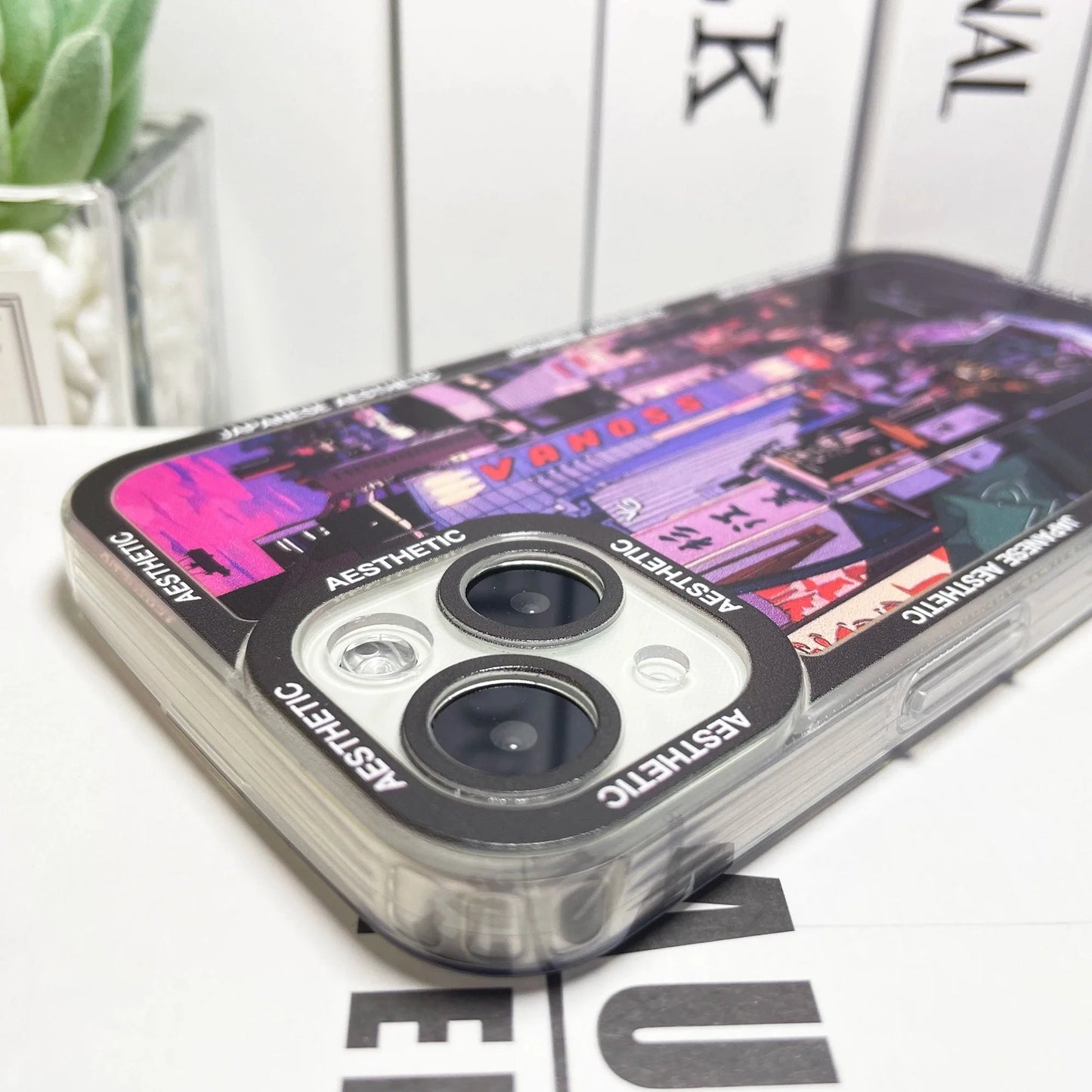 Coque iPhone Esthétique – Coque Néon Tokyo Teintes Pourpres Design Japonais